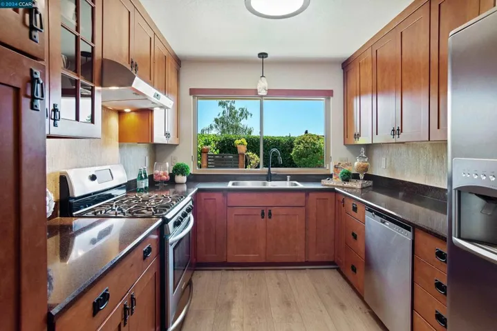 3619 Seabreeze Ct, Hayward, California 94542-2517