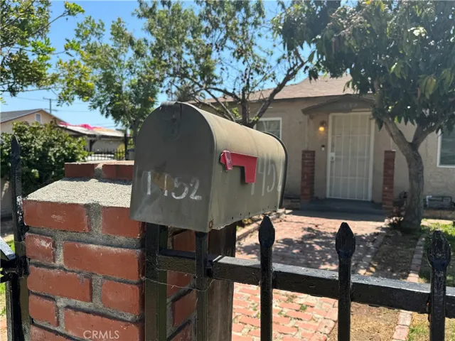 1452 W 98th Street, Los Angeles, California 90047