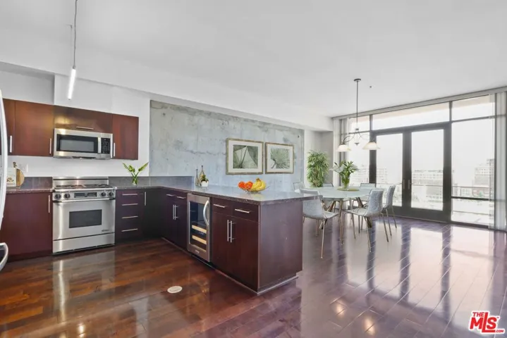 1111 S Grand Avenue 1212, Los Angeles, California 90015