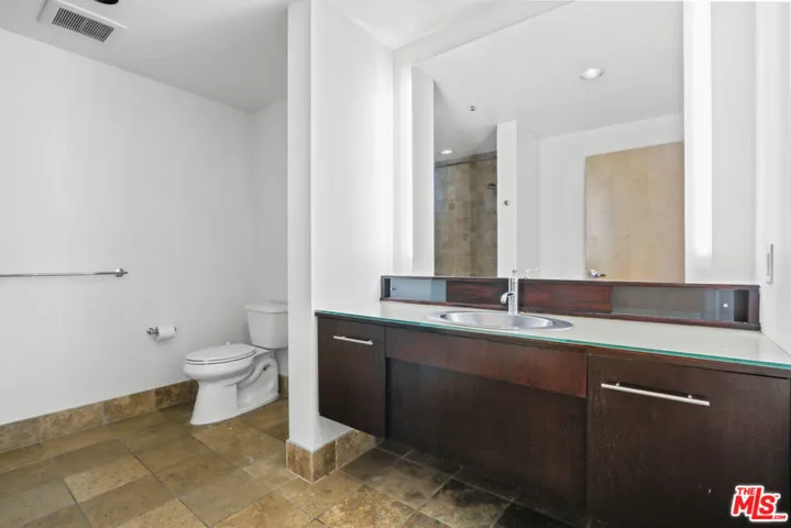 1111 S Grand Avenue 1212, Los Angeles, California 90015
