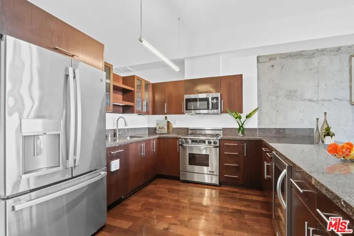 1111 S Grand Avenue 1212, Los Angeles, California 90015