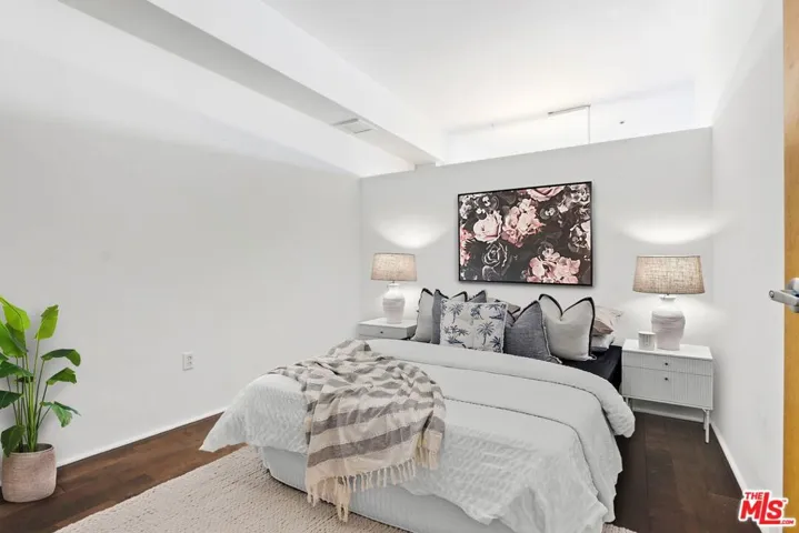 1111 S Grand Avenue 1212, Los Angeles, California 90015