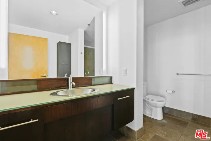 1111 S Grand Avenue 1212, Los Angeles, California 90015