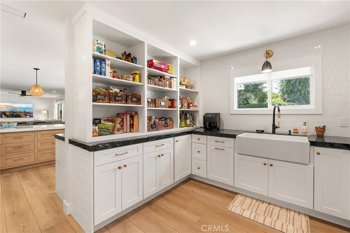CHEF'S KITCHEN