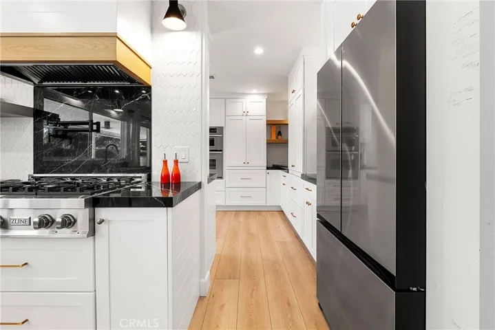 CHEF'S KITCHEN
