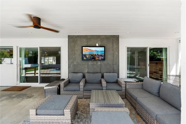 ENTERTAINING PATIO