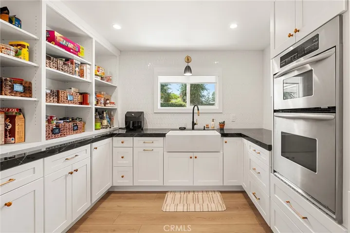 CHEF'S KITCHEN
