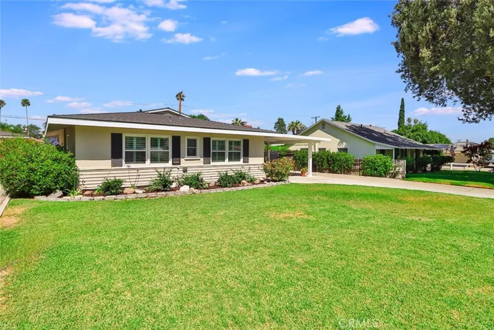 Front of house and yard