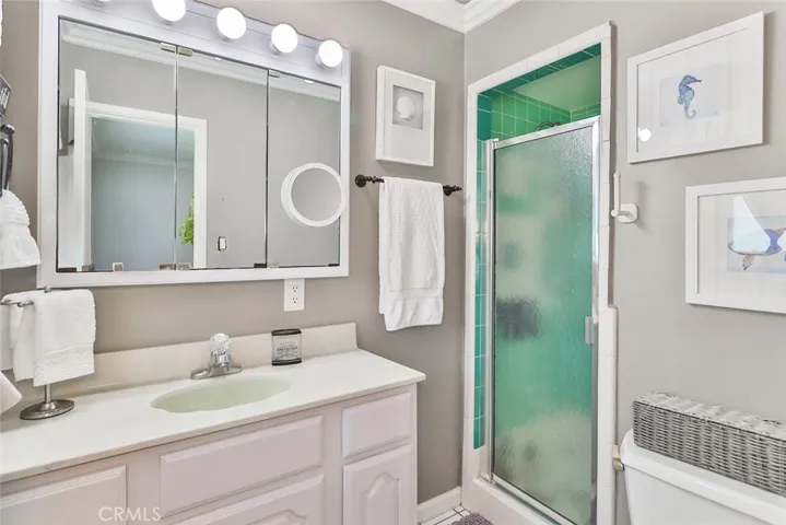 Primary bedroom bathroom