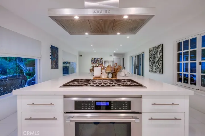2 Headland Drive, Rancho Palos Verdes, California 90275