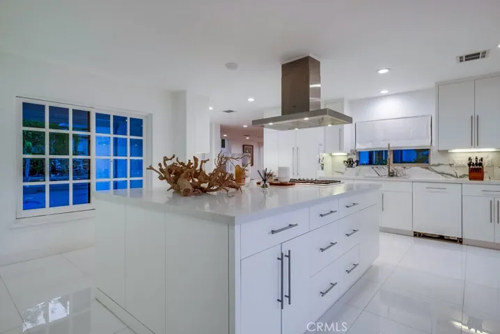 2 Headland Drive, Rancho Palos Verdes, California 90275