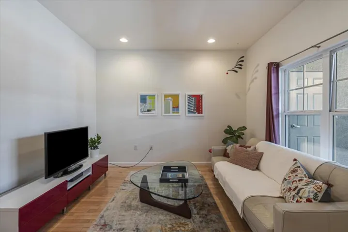 1121 40th Street 2403, Emeryville, California 94608