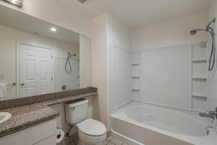 1121 40th Street 2403, Emeryville, California 94608