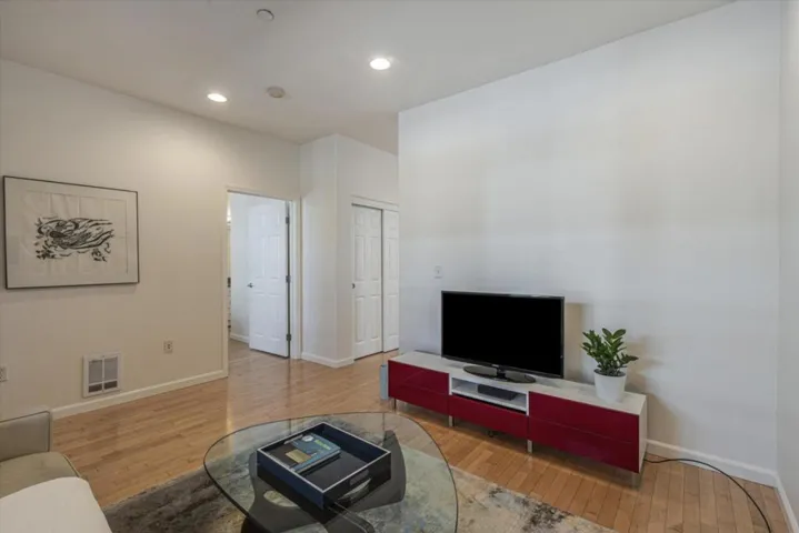 1121 40th Street 2403, Emeryville, California 94608