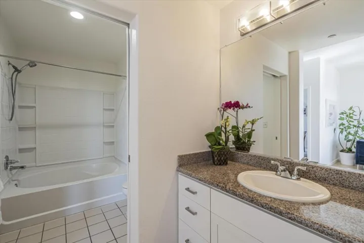 1121 40th Street 2403, Emeryville, California 94608