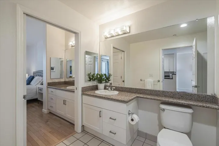 1121 40th Street 2403, Emeryville, California 94608