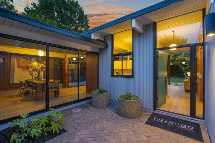 835 Talisman Drive, Palo Alto, California 94303