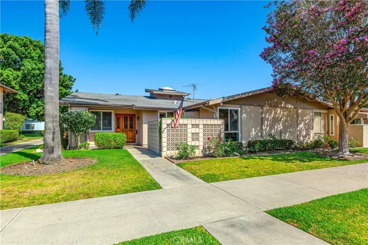 1881 Mckinney Way 28e, Seal Beach, California 90740