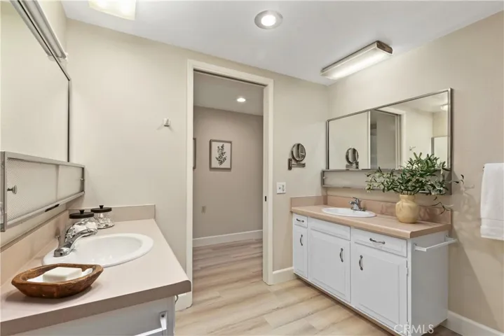 1881 Mckinney Way 28e, Seal Beach, California 90740