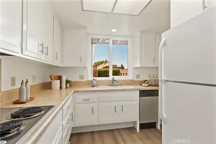 1881 Mckinney Way 28e, Seal Beach, California 90740