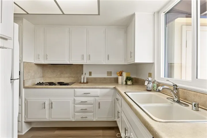 1881 Mckinney Way 28e, Seal Beach, California 90740