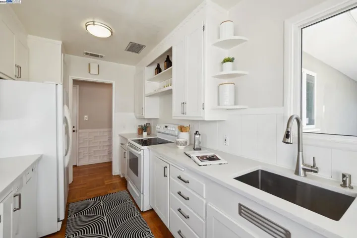 111 Agnes Street, Oakland, California 94618