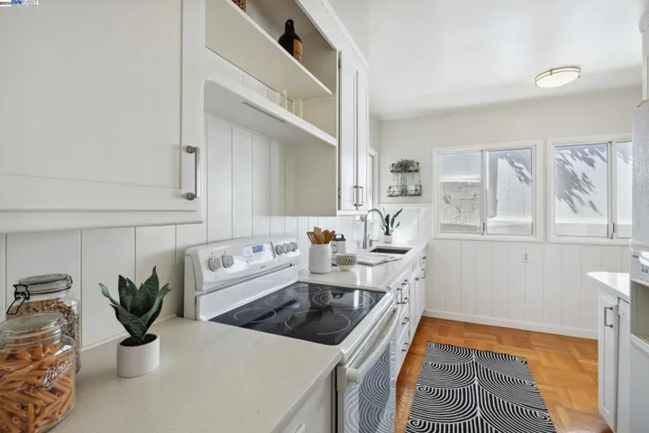 111 Agnes Street, Oakland, California 94618