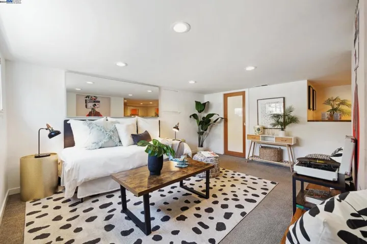 111 Agnes Street, Oakland, California 94618