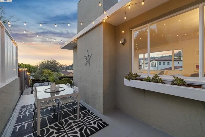 111 Agnes Street, Oakland, California 94618