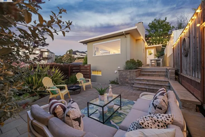 111 Agnes Street, Oakland, California 94618