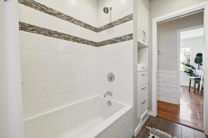 111 Agnes Street, Oakland, California 94618