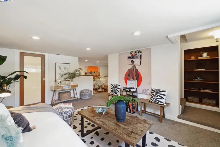 111 Agnes Street, Oakland, California 94618