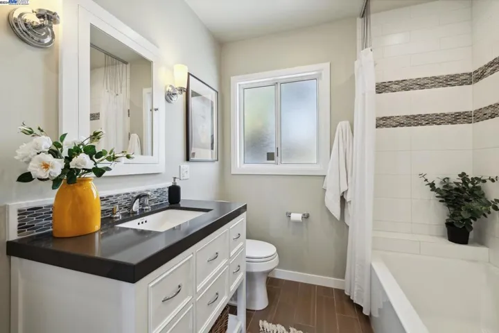 111 Agnes Street, Oakland, California 94618