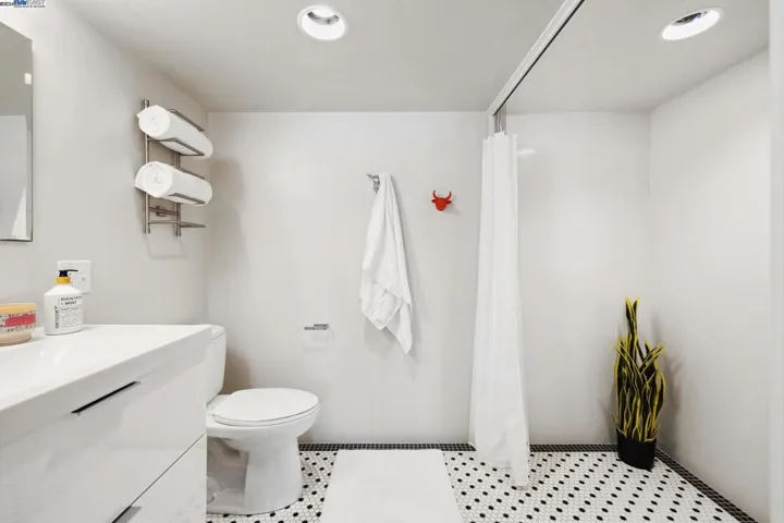 111 Agnes Street, Oakland, California 94618