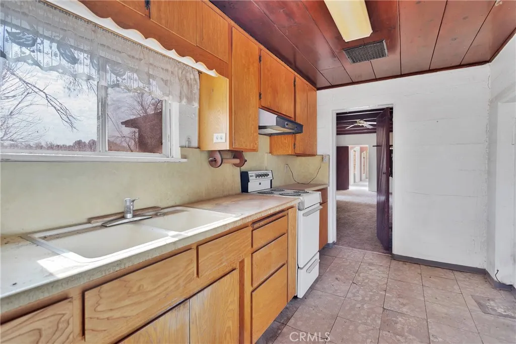 31011 Aleppo Lane, Newberry Springs, California 92365 home-pic-8