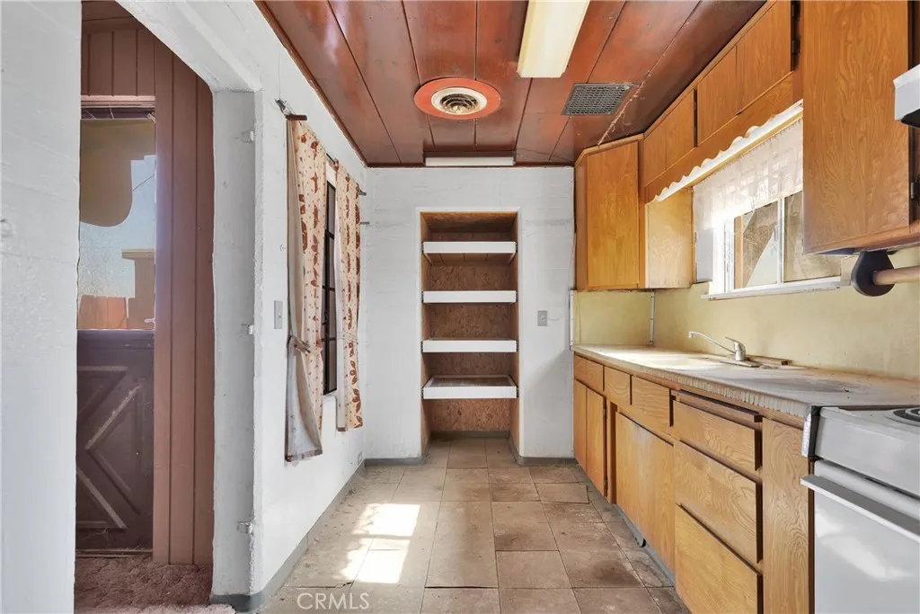 31011 Aleppo Lane, Newberry Springs, California 92365 home-pic-6