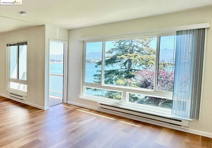 8 Commodore C455, Emeryville, California 94608-1651