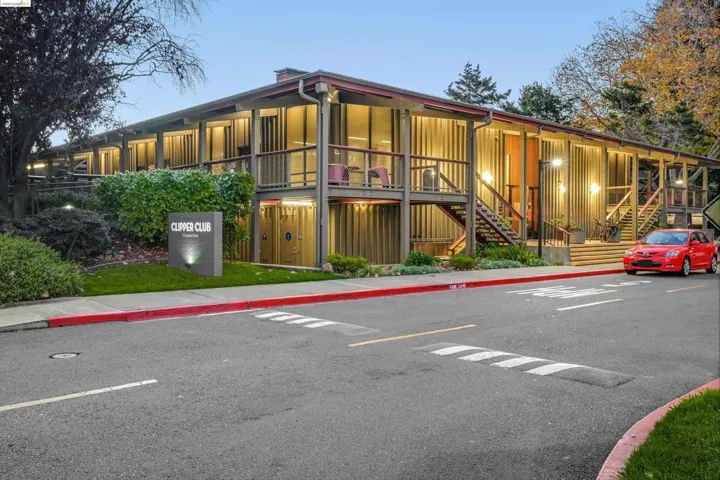 8 Commodore C455, Emeryville, California 94608-1651