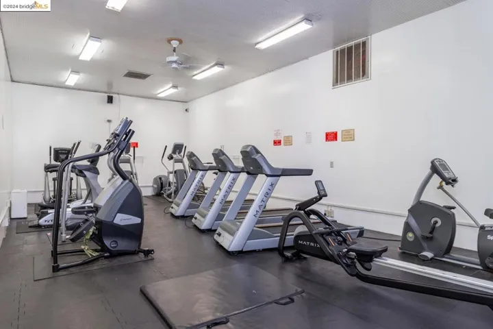 8 Commodore C455, Emeryville, California 94608-1651