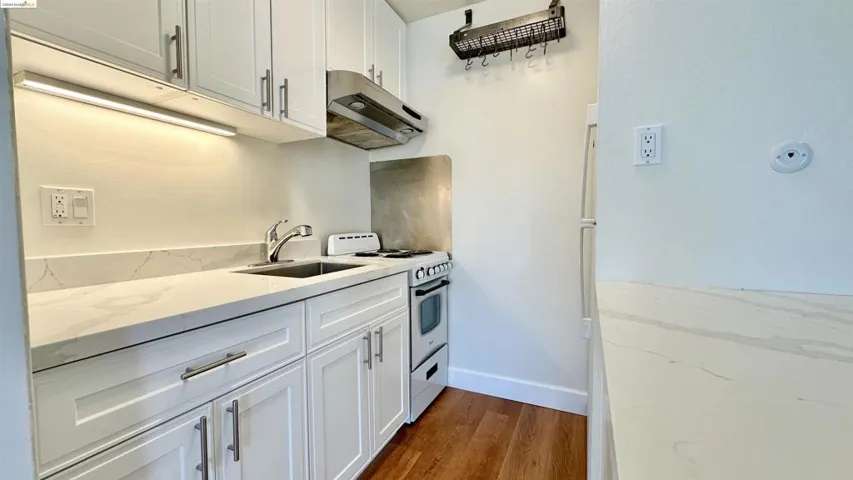8 Commodore C455, Emeryville, California 94608-1651