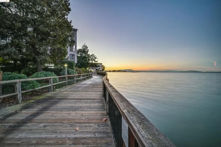 8 Commodore C455, Emeryville, California 94608-1651