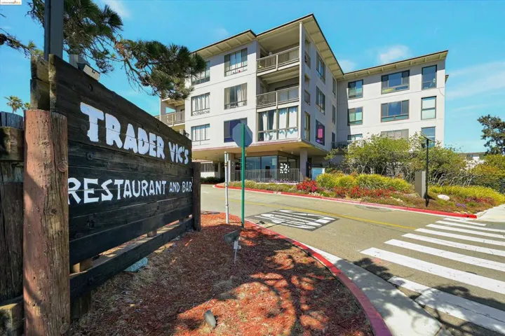 8 Commodore C455, Emeryville, California 94608-1651