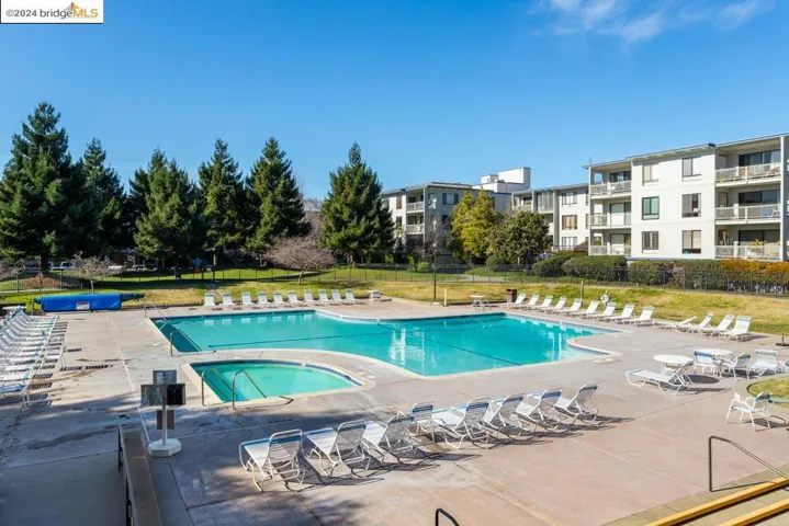 8 Commodore C455, Emeryville, California 94608-1651