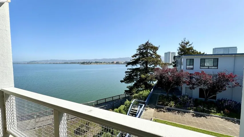 8 Commodore C455, Emeryville, California 94608-1651