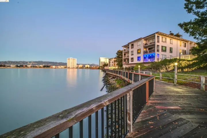 8 Commodore C455, Emeryville, California 94608-1651