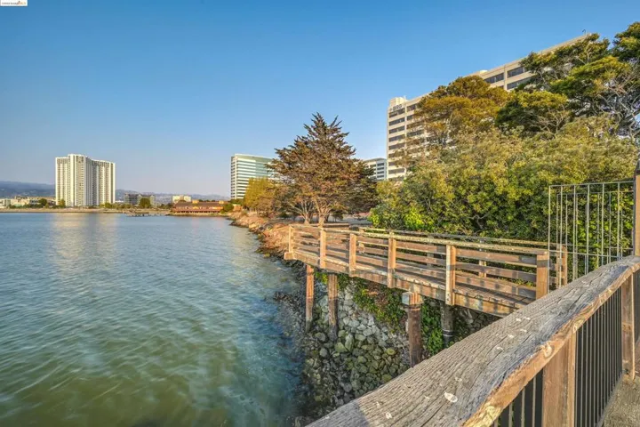 8 Commodore C455, Emeryville, California 94608-1651