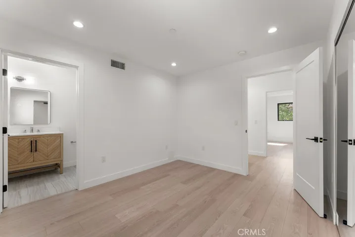 2155 Glenada Avenue D, Montrose, California 91020