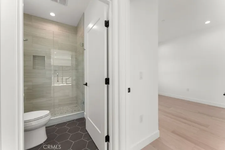 2155 Glenada Avenue D, Montrose, California 91020
