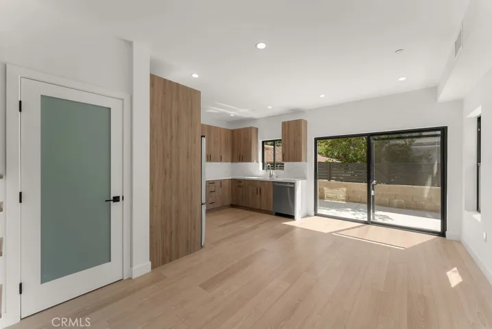 2155 Glenada Avenue D, Montrose, California 91020
