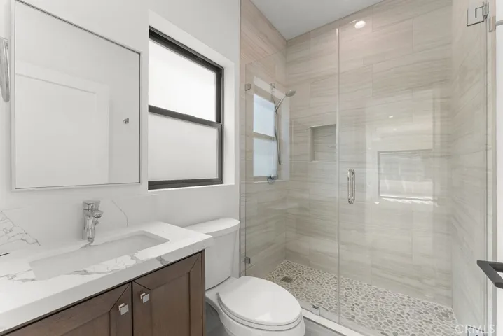 2155 Glenada Avenue D, Montrose, California 91020